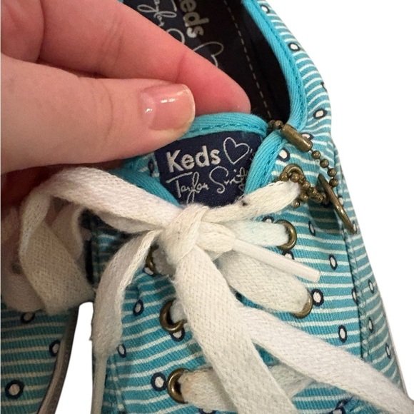 TAYLOR SWIFT x KEDS CHAMPION Lace Up Sneaker Blue Dot Stripe Canvas w/ charm 8.5 - Picture 9 of 11